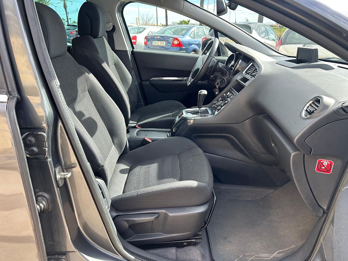 PEUGEOT 5008 STYLE 1.6 HDI AUTO SPANISH LHD IN SPAIN 118000 MILES 7 SEATS 2014